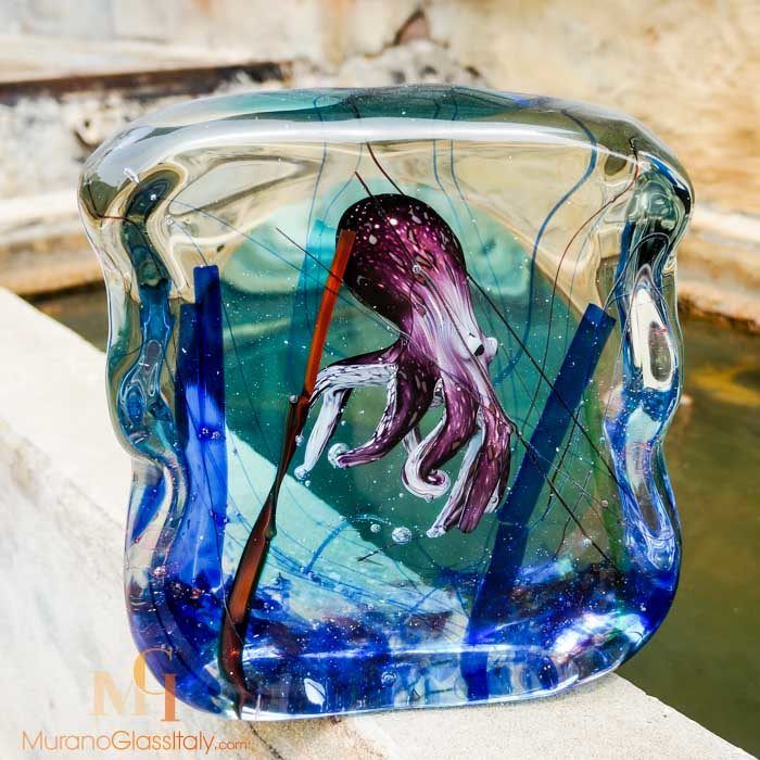تمثال لأخطبوط من زجاج مورانو